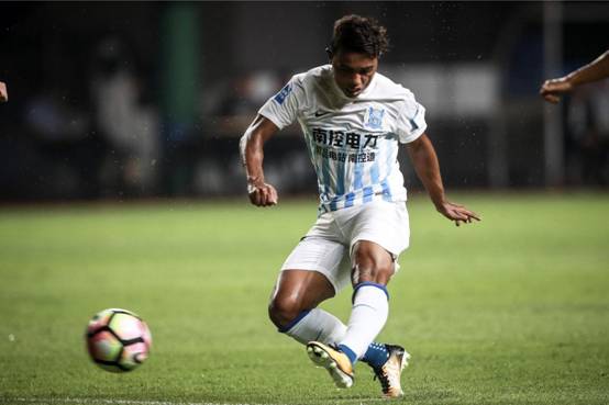 广州富力全新战衣亮相足协杯 首轮4:2领先恒大