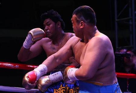 亚洲第一重炮!中国泰森张君龙18胜18KO,重拳