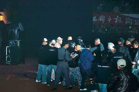 怎么当演唱会里面的保安 f44d305ea0bb19500c2b40.jpg