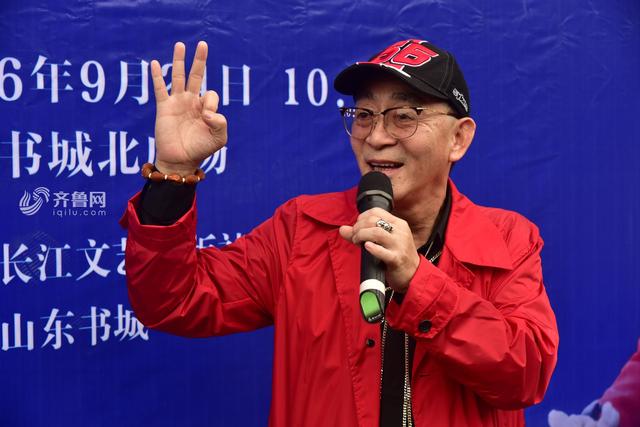 六小龄童演讲大谈西游记,结果被一个初中生问