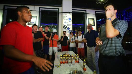 篮球沟通中美友谊 维大球员出席北大送别趴