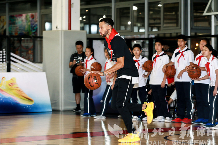 教师节献大礼,库里携手Jr. NBA武汉开设校园篮