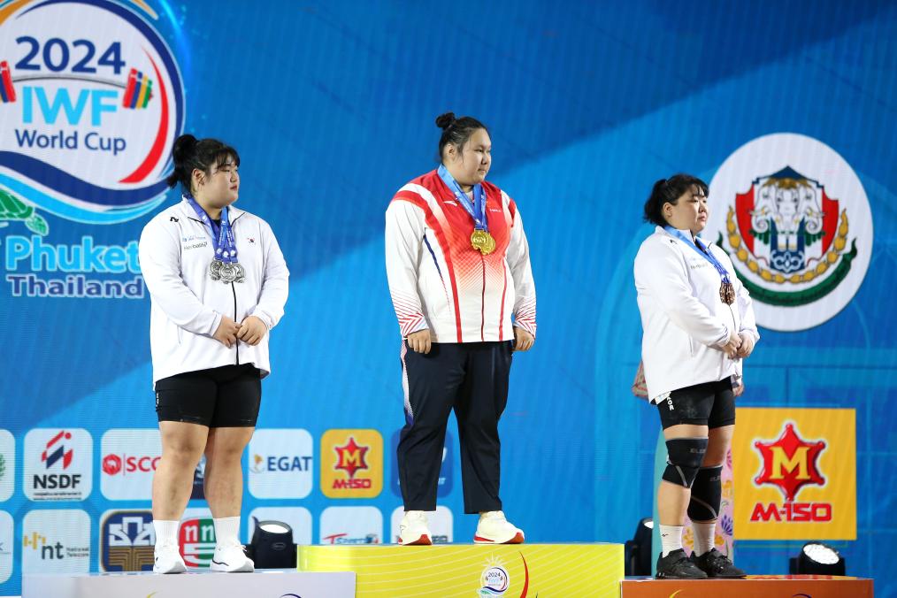 舉重世界杯：李雯雯囊括女子87公斤以上級三金