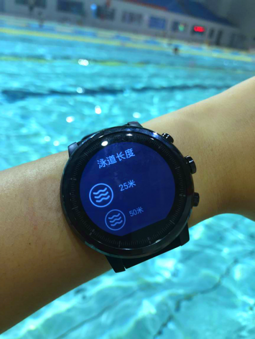 轻松上手游泳模式!使用AMAZFIT智能运动手表