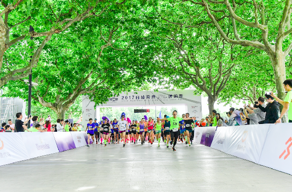 端午节不去排队买粽子,这帮人在世纪公园跑啥