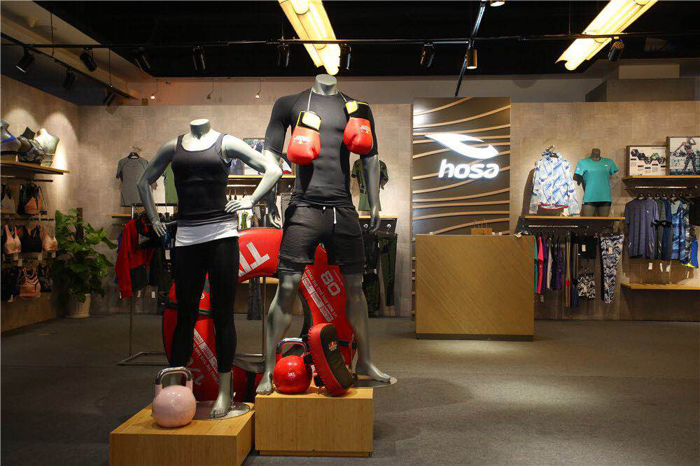 浩沙服饰2018春夏新品发布会引爆京城 _体育产业