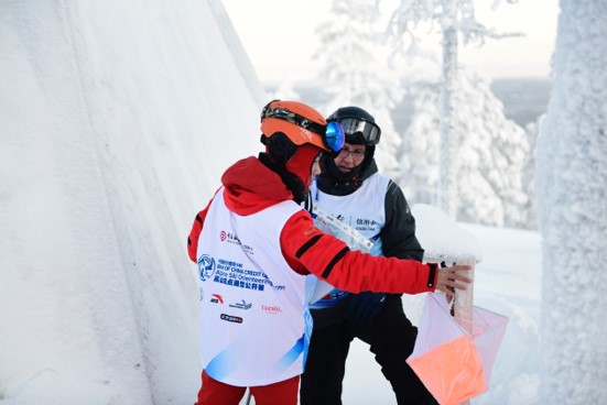 中国滑雪赛“人气王”—高山定点芬兰走红