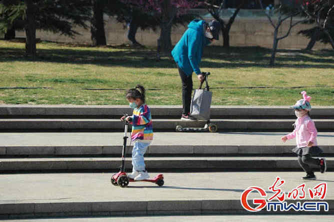 健身防疫：北京市民公园运动 乐享春光
