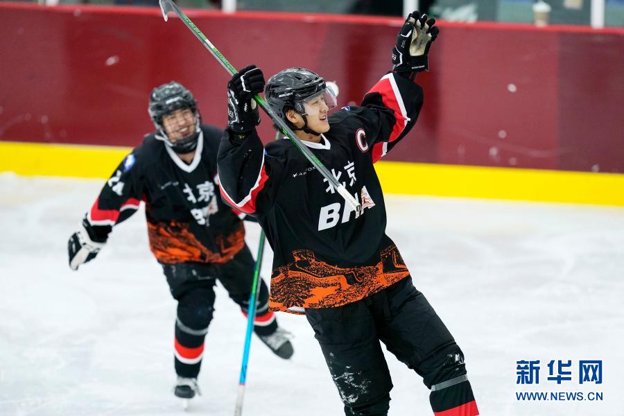 冰球——全国锦标赛男子组第二阶段：北京队胜重庆队