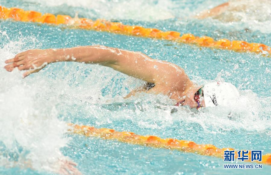 全国游泳争霸赛：余贺新获男子100米自由泳冠军