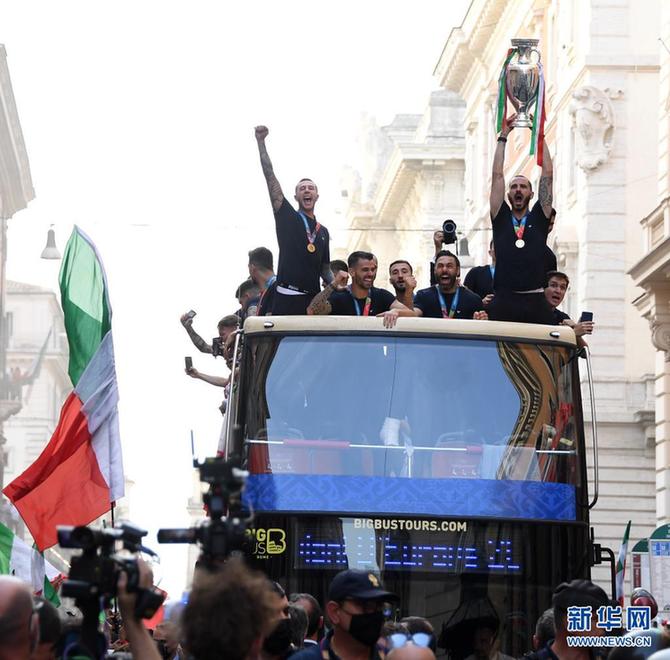 意大利队凯旋 与球迷共庆欧锦赛夺冠