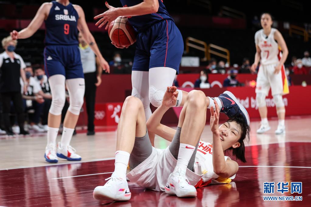女子篮球四分之一决赛：中国队不敌塞尔维亚队