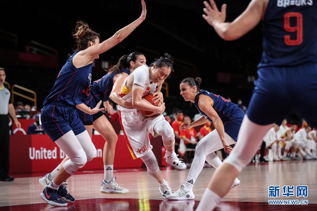 女子篮球四分之一决赛：中国队不敌塞尔维亚队
