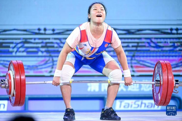 全运会-举重女子64公斤级决赛：广东队选手曾田甜获得冠军