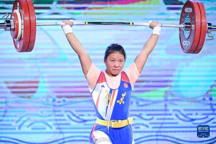 全运会-举重女子64公斤级决赛：广东队选手曾田甜获得冠军