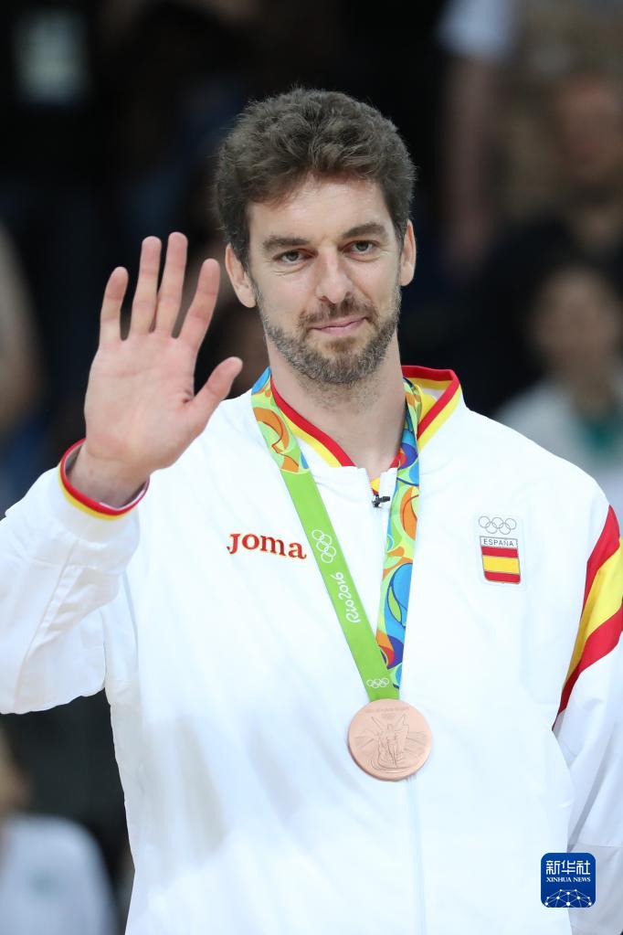 西班牙著名篮球运动员保罗·加索尔宣布退役