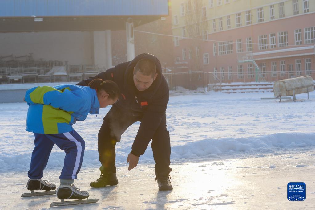 梦想接力30年：一个新疆小学速滑队的冰雪之恋