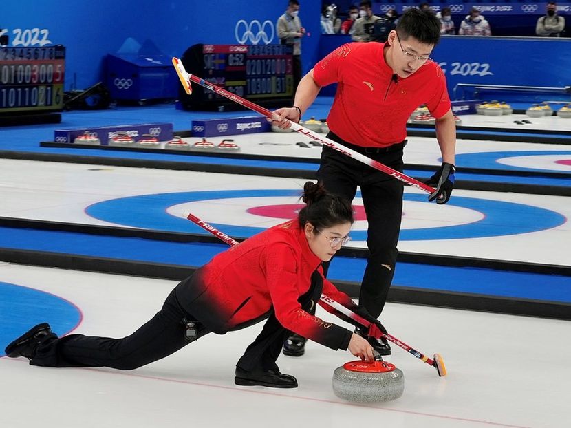 冬奥赛场直击| 首战开门红！冰壶混双中国队战胜瑞士队