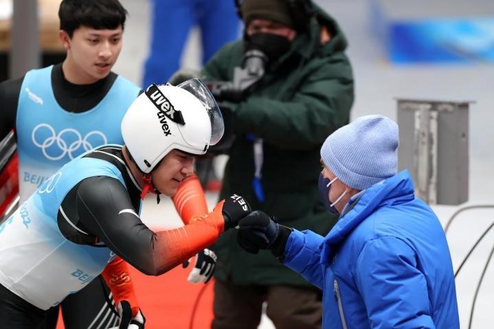 巴赫鼓励中国双人雪橇运动员：四年后米兰再见