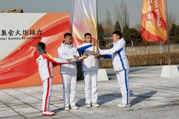 “两个奥运，同样精彩”：北京冬残奥会火炬在闭环内传递