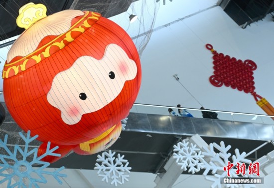 北京2022年冬残奥会开幕在即 “雪容融”玩偶吸引来宾选购