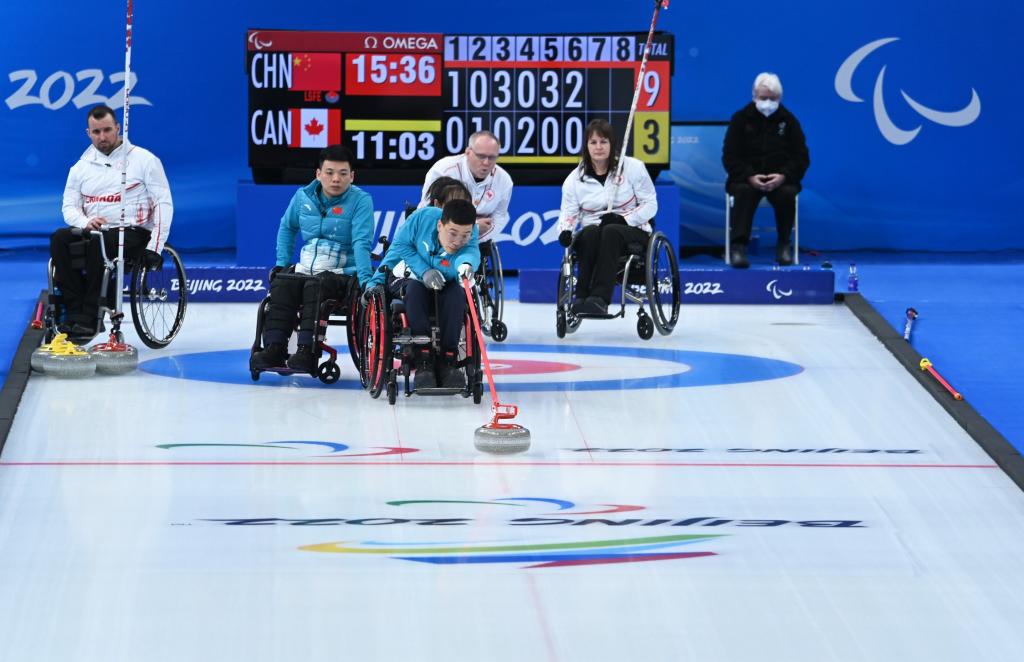 全天综合：中国轮椅冰壶队进军决赛 雪上项目再迎“收获日”