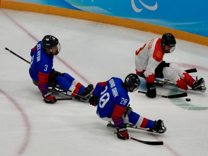 创造历史！中国残奥冰球首秀摘铜