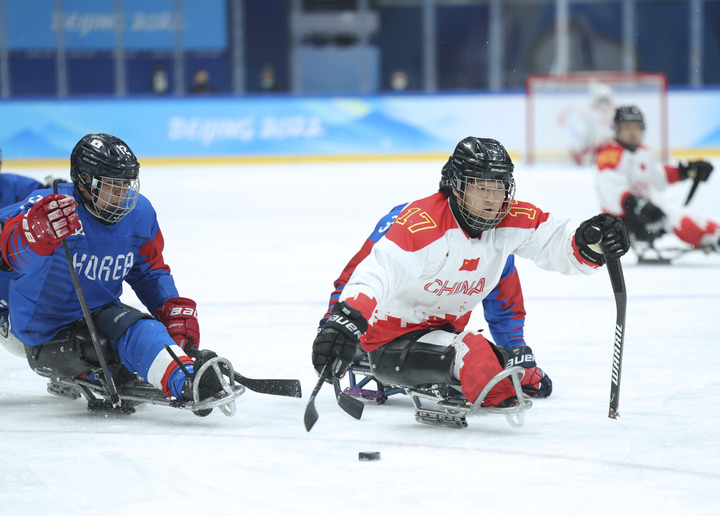 中国残奥冰球队击败韩国队获北京冬残奥会季军