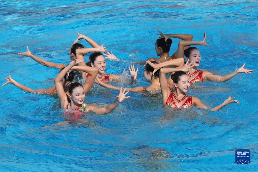世锦赛：中国队惊艳亮相花样游泳表演秀