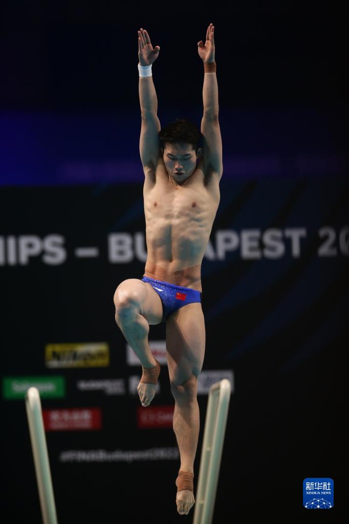 游泳世锦赛：王宗源1米板高分夺冠，郑九源失误名列第八