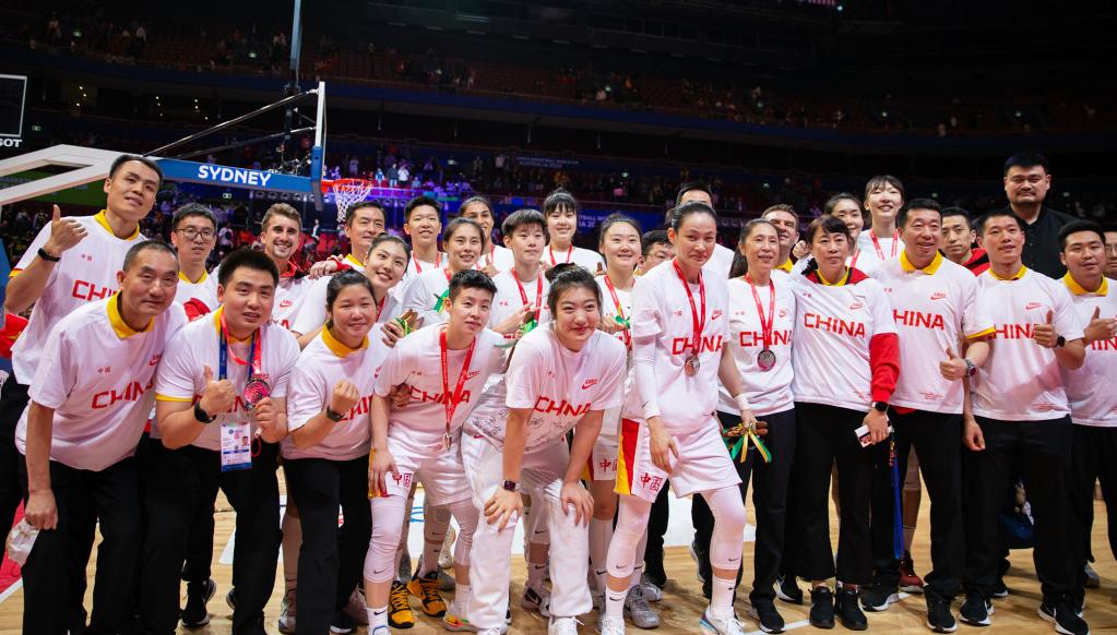 女篮世界杯：中国队获亚军追平历史最好成绩