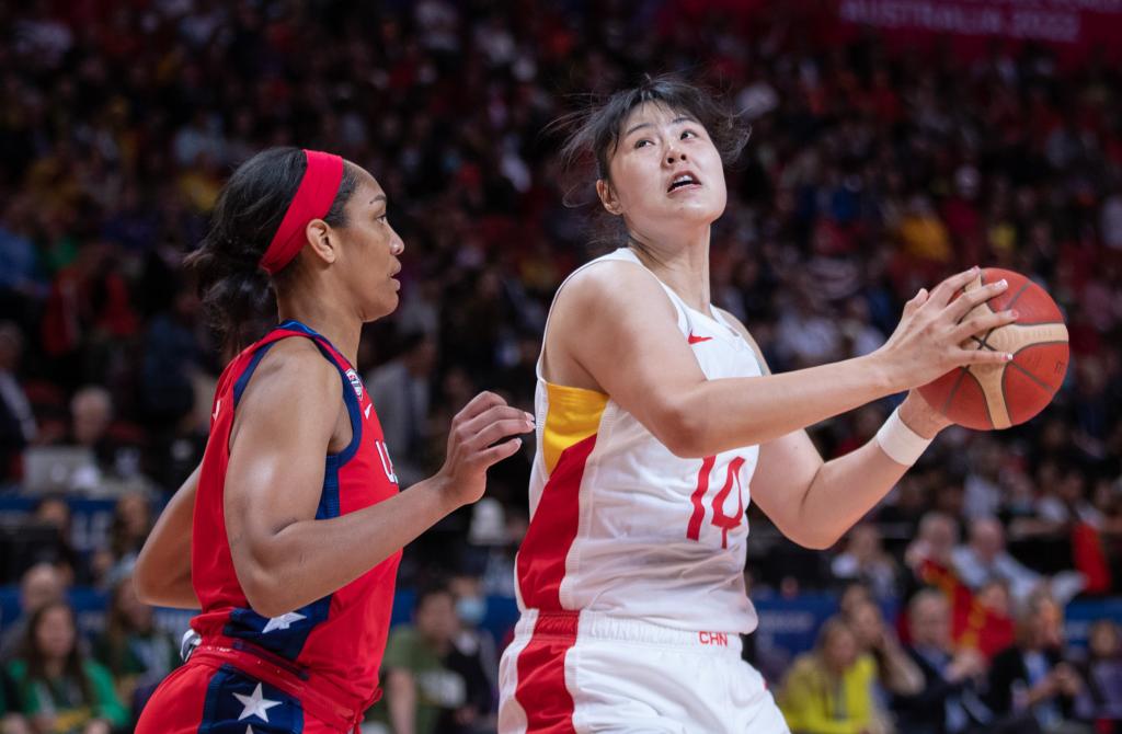 女篮世界杯：中国队获亚军追平历史最好成绩