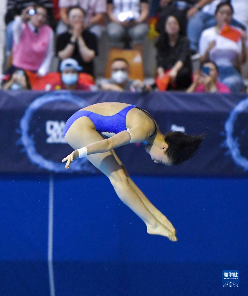 跳水世界杯：陈芋汐获得女子10米台冠军