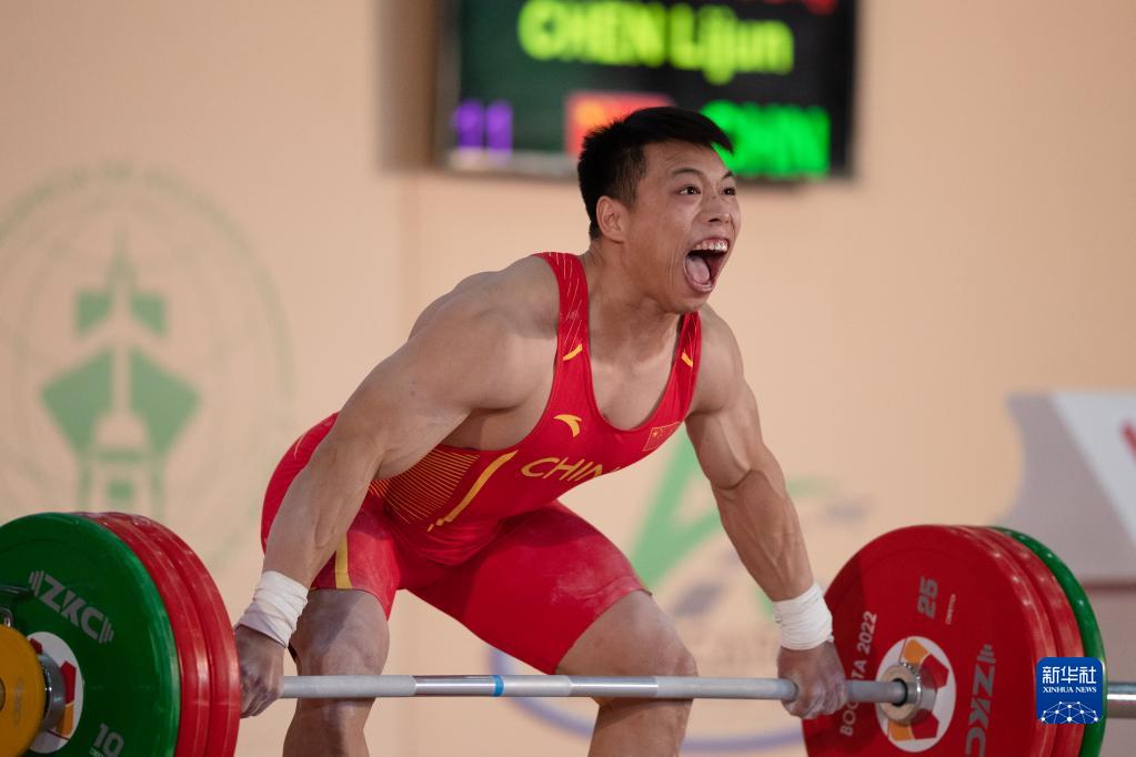 举重世锦赛男子67公斤级：谌利军获抓举金牌