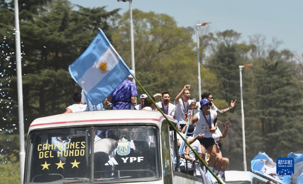 球迷庆祝阿根廷队凯旋