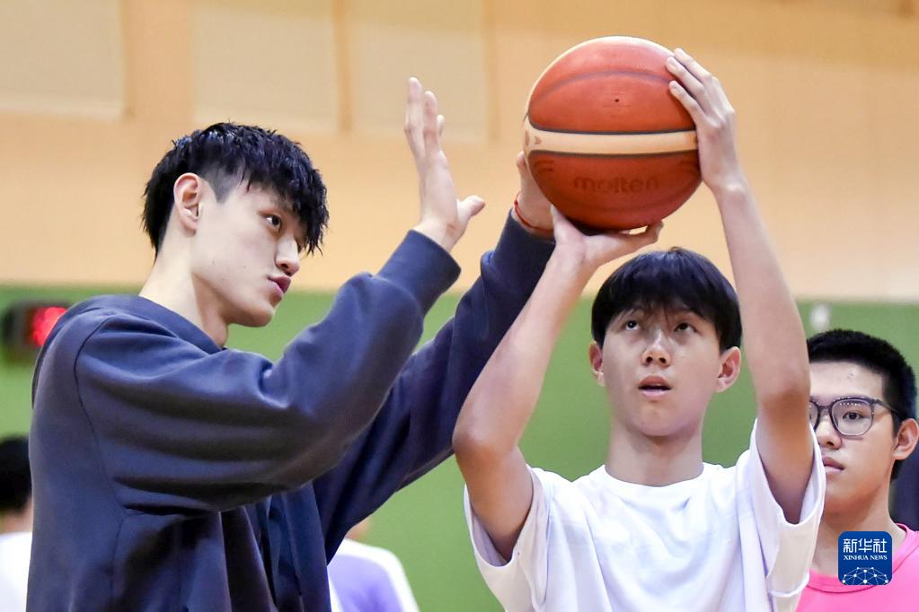 中国队球员与香港青少年交流