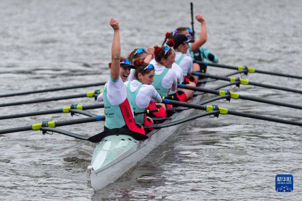牛津剑桥赛艇对抗赛：剑桥男、女队获胜