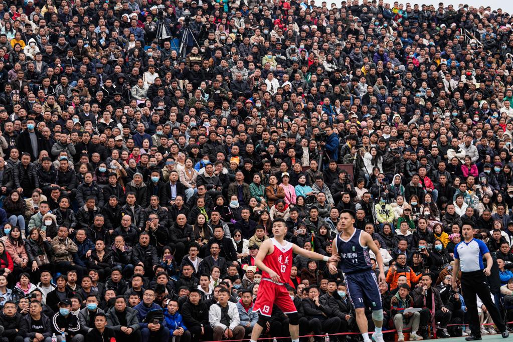 追光丨还有谁，比贵州的乡村篮球赛还火？