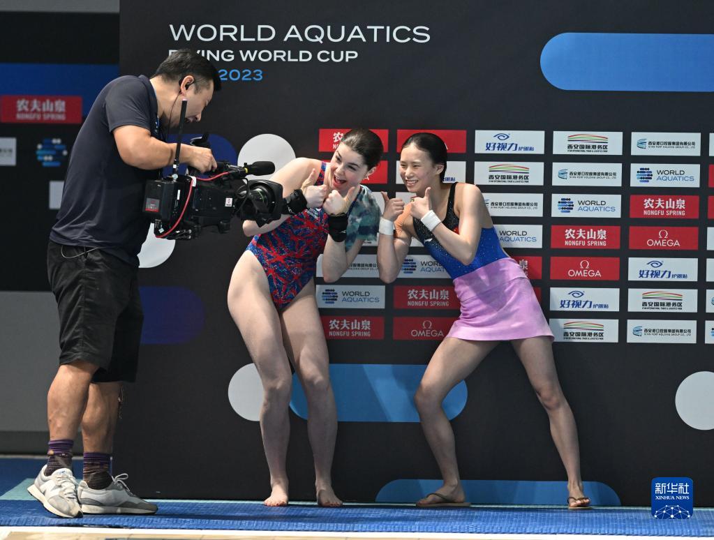 跳水世界杯西安站：中国选手包揽女子10米台冠亚军
