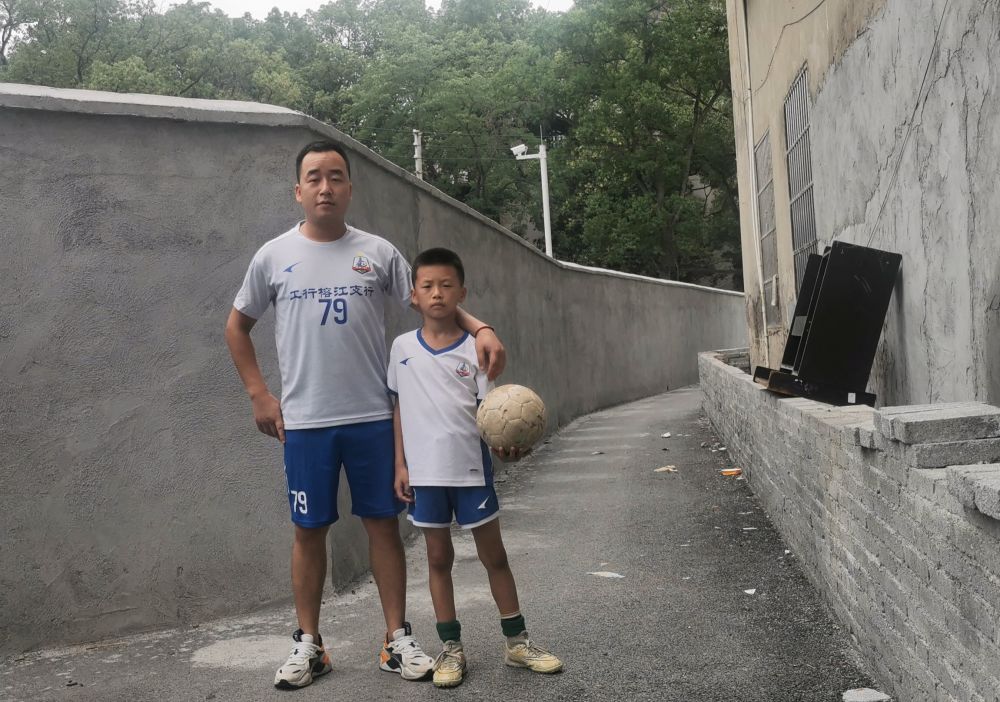 贵州“村超”里的“少林足球”