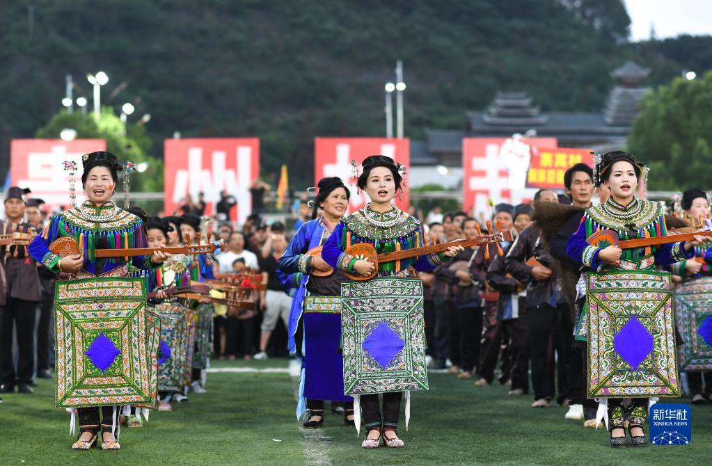 贵州“村超”上演“最炫民族风”