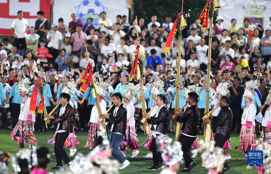 贵州“村超”上演“最炫民族风”