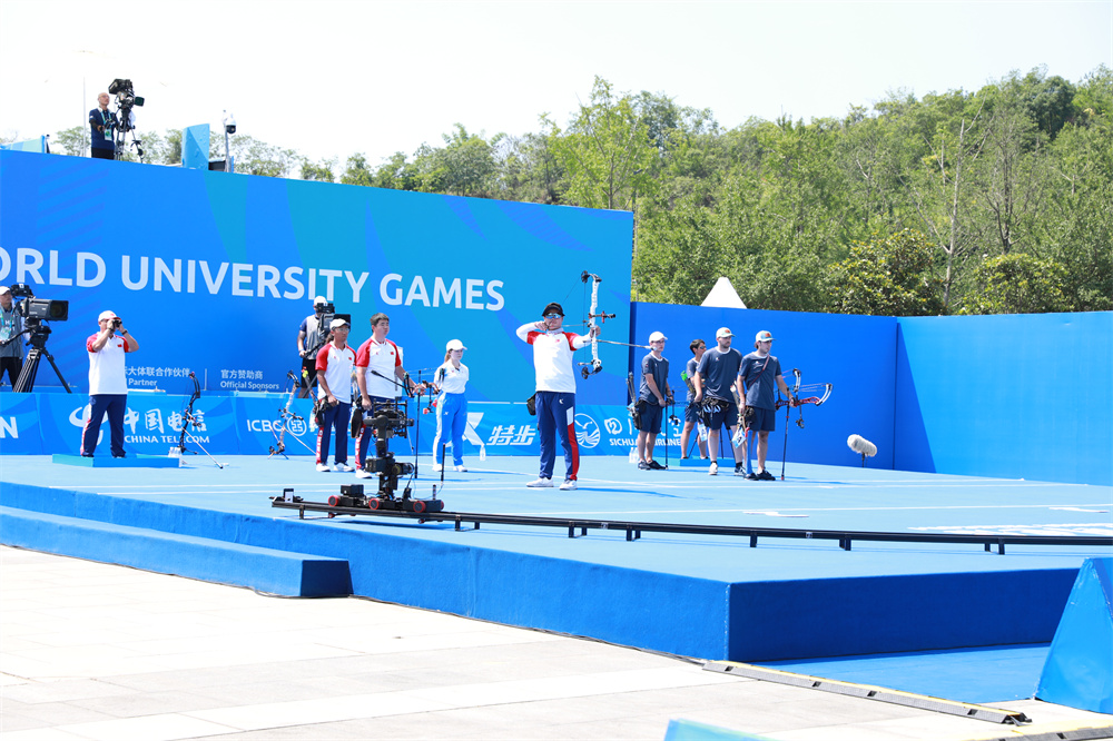 成都大运会射箭比赛男子复合弓团体赛中国队摘金