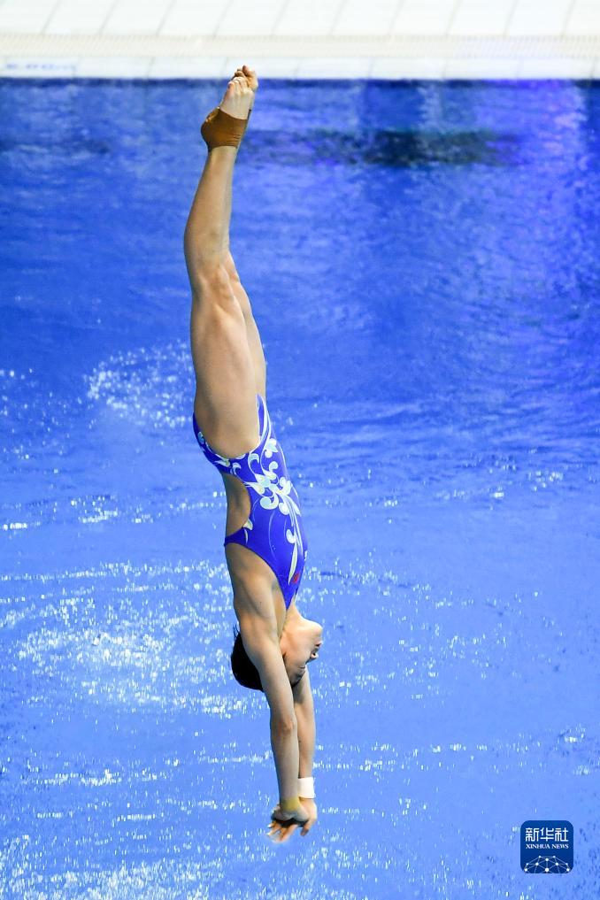 跳水世界杯总决赛：中国选手包揽女子10米台冠亚军