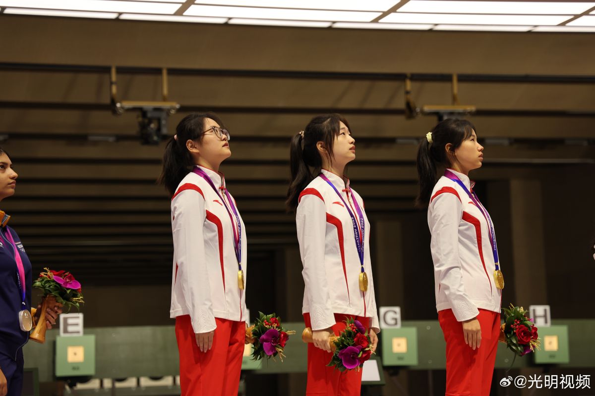 杭州亚运会丨三位00后姑娘破亚洲纪录 女子10米气步枪团体赛夺冠