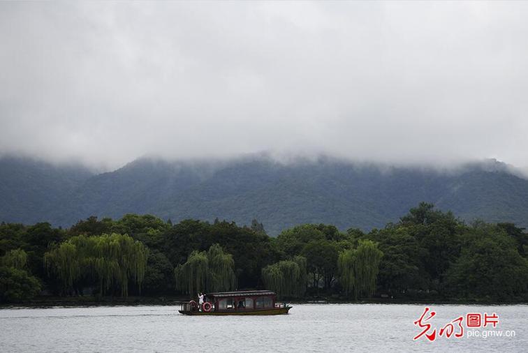 打卡杭州亚运会丨赴西湖之约 观秀美风光