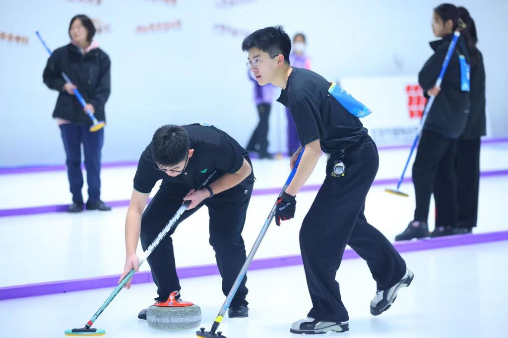 中国中学生冰壶锦标赛北京两中学夺三冠