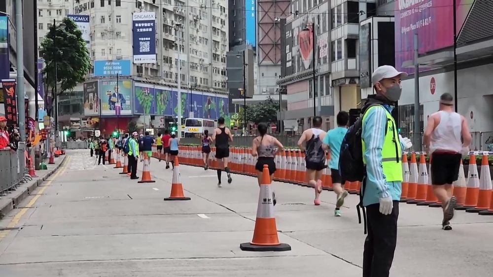 2024香港马拉松开跑 超7万名选手参赛