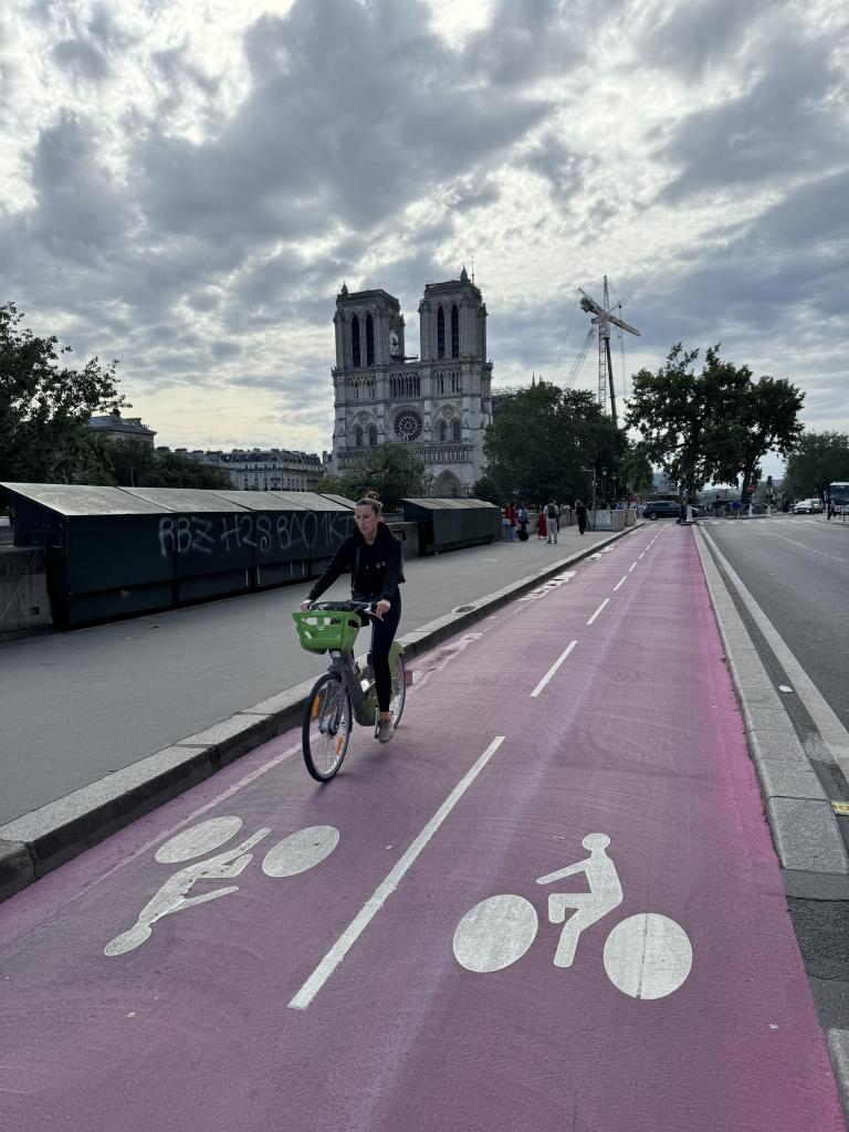 巴黎奥运会 | 记者手记：骑着共享单车“看”奥运