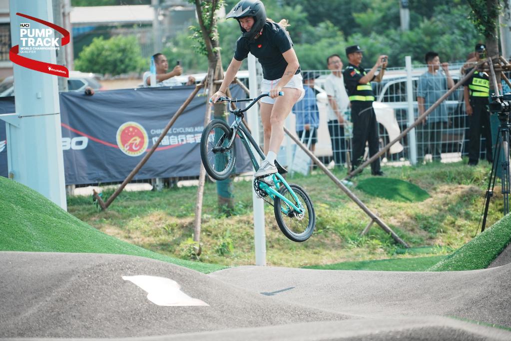 “奥运风”吹热小众运动 国际泵道赛事山东烟台开赛